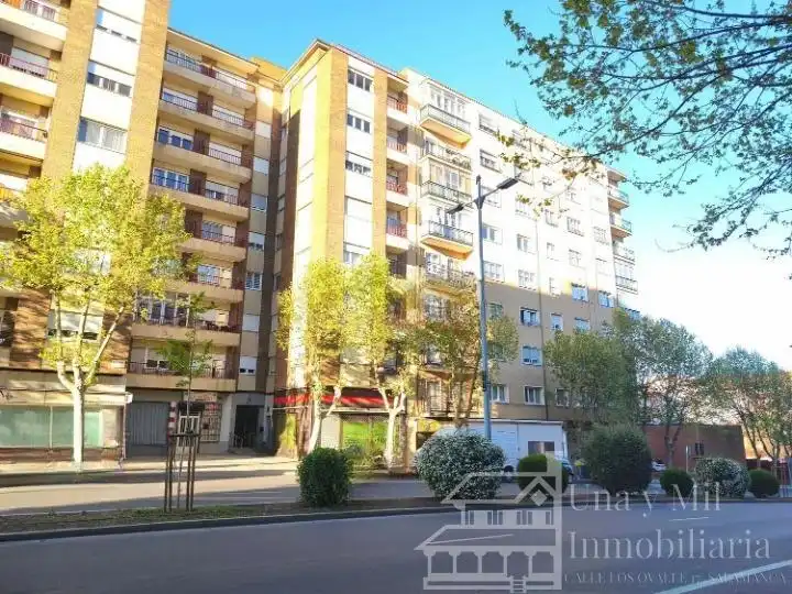 Vista exterior de Piso en venta en Salamanca con Calefacción, Parquet y Terraza