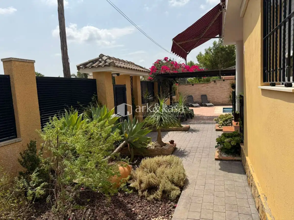 Exterior view of Houses for sale in Llíria  with Air Conditioner, Heating and Private garden