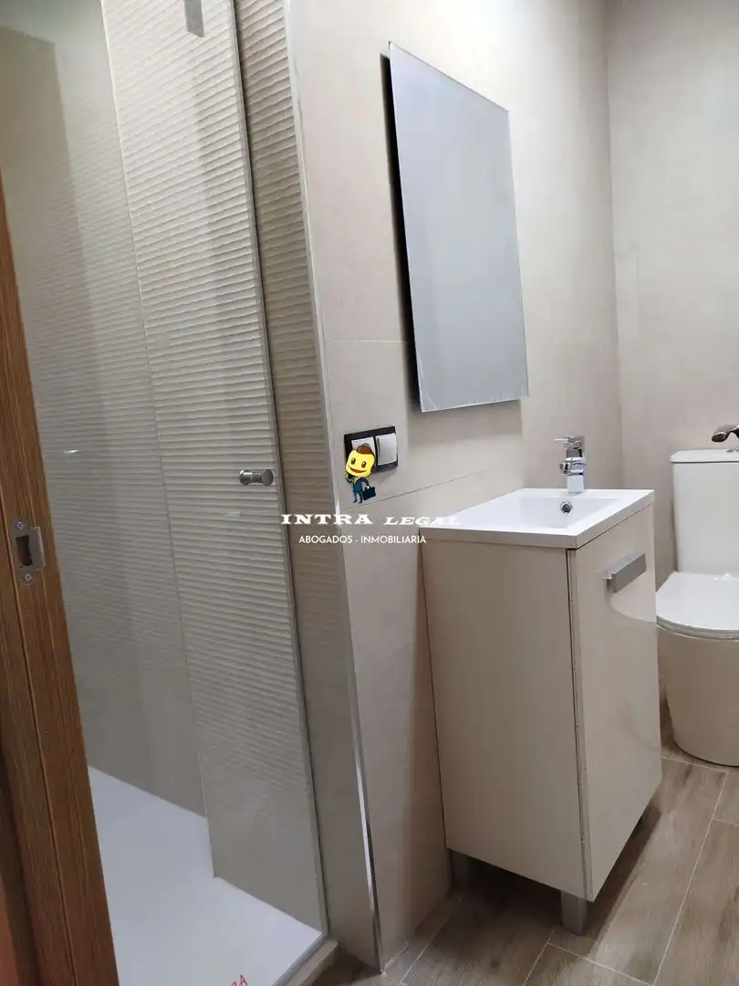 Bathroom of Flat for rent in Salamanca  with Heating, Terrace and Furnished