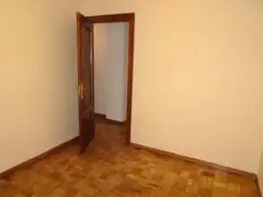 Dormitori de Pis de lloguer en Gijón  amb Calefacció, Parquet i Rentadora