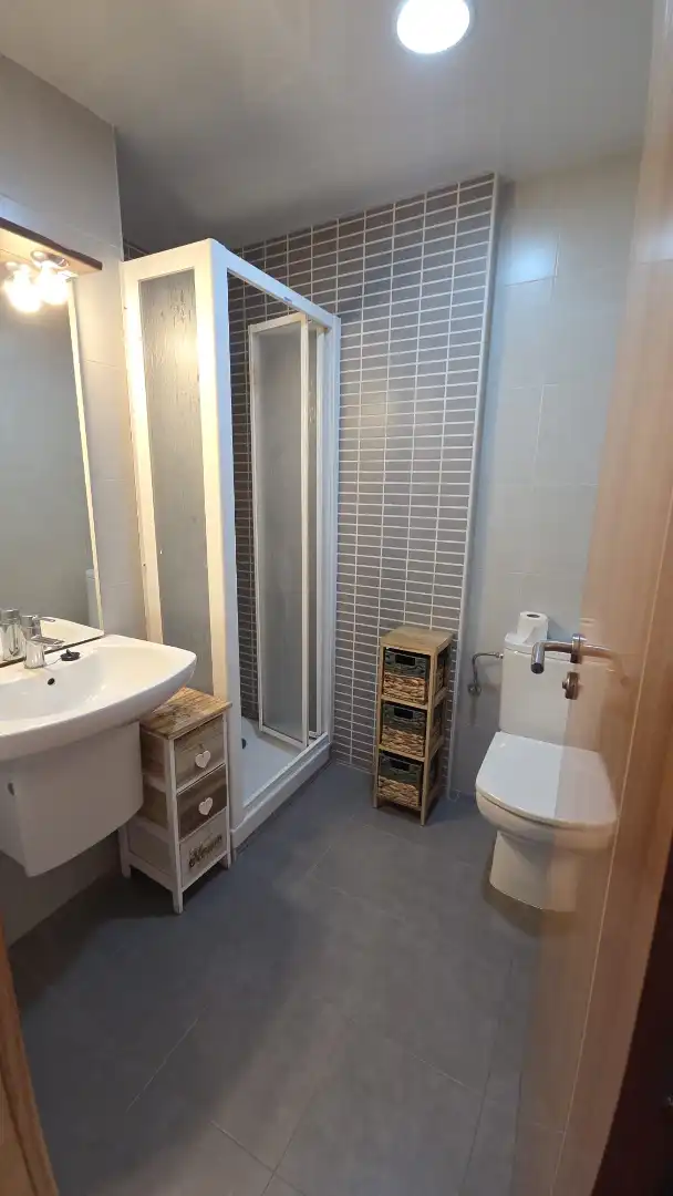 Baño de Piso de alquiler en Barcelona con Aire acondicionado, Calefacción y Parquet
