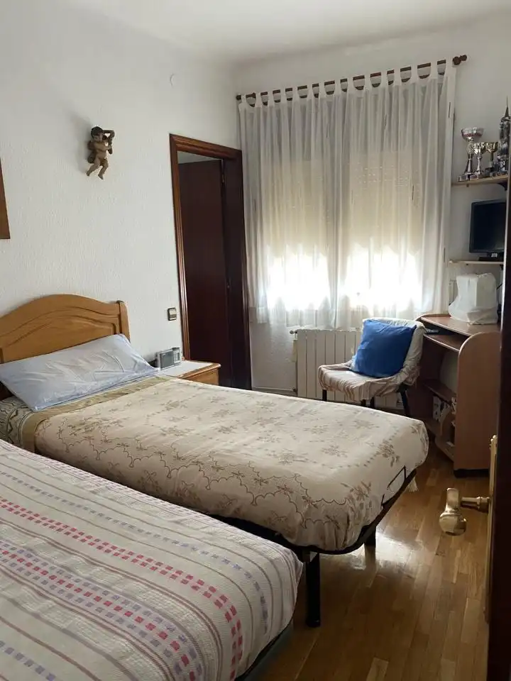 Dormitori de Edifici en venda en Santa Coloma de Gramenet