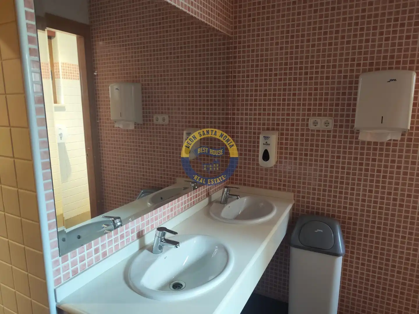 Local en venta en Villamañán