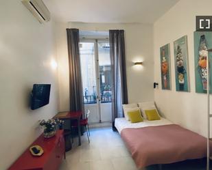 Bedroom of Study to share in  Madrid Capital  with Air Conditioner, Heating and Terrace