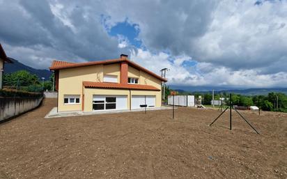 Exterior view of Single-family semi-detached for sale in Valle de Mena  with Heating, Private garden and Terrace