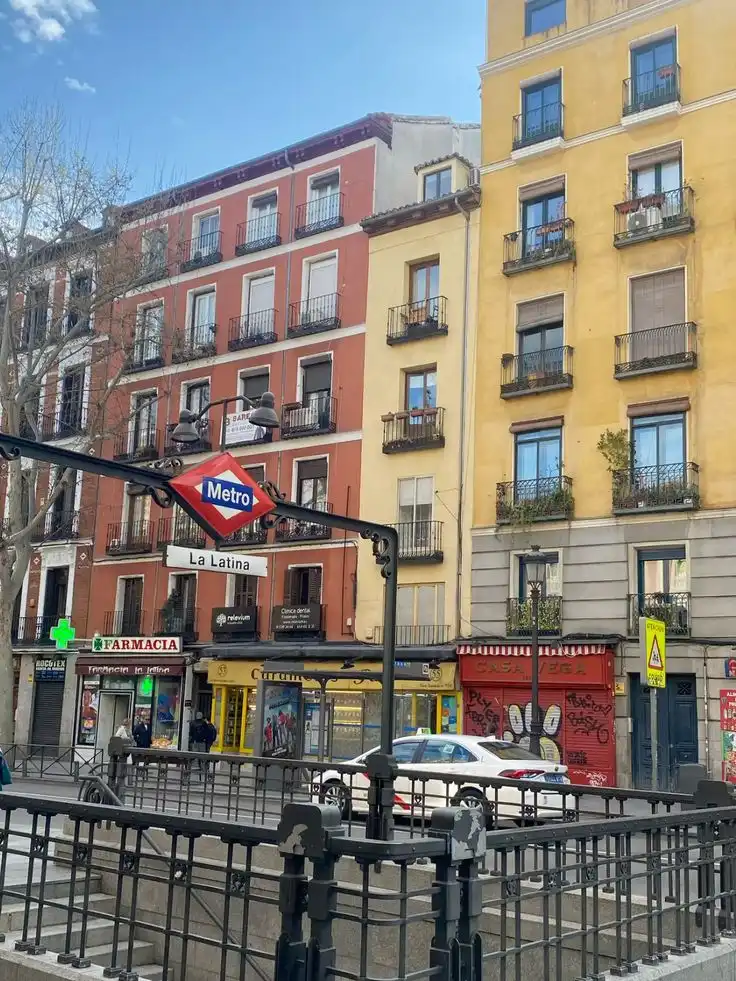Vista exterior de Piso de alquiler en Madrid con Parquet, Amueblado y Horno