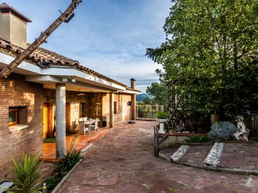 Casa con balcón en venta en Calle MARTIRI