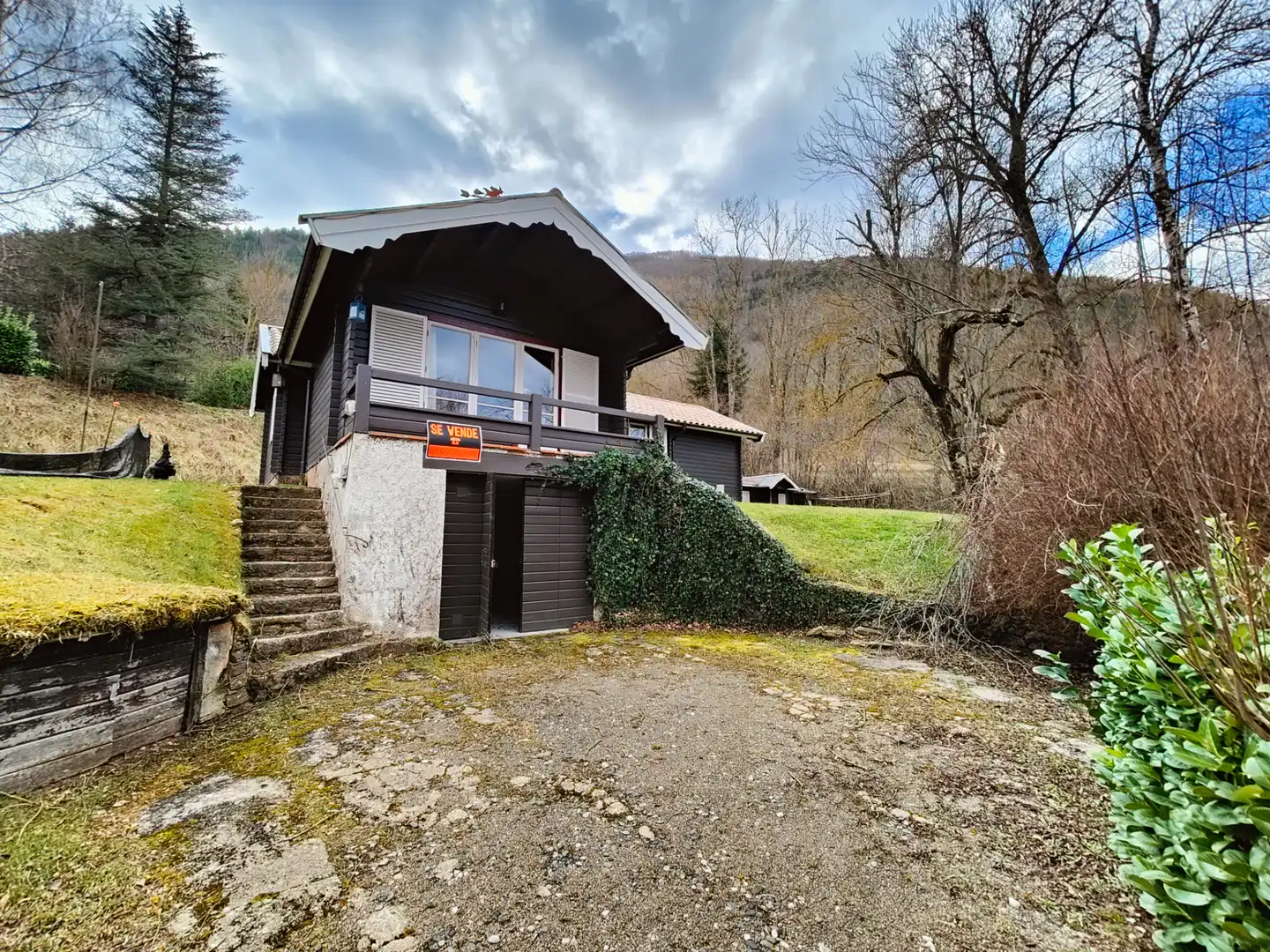 Vista exterior de Casa o xalet en venda en Camprodon amb Jardí privat, Parquet i Terrassa