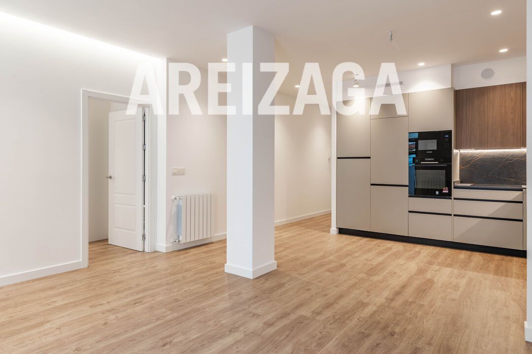 Pis en venda en Donostia - San Sebastián  amb Calefacció, Terrassa i Balcó