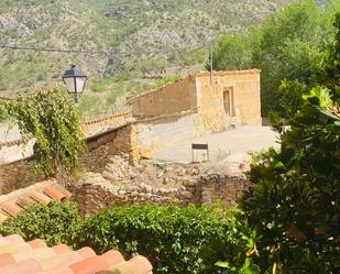 Vista exterior de Casa o xalet en venda en Villarluengo amb Calefacció, Jardí privat i Terrassa