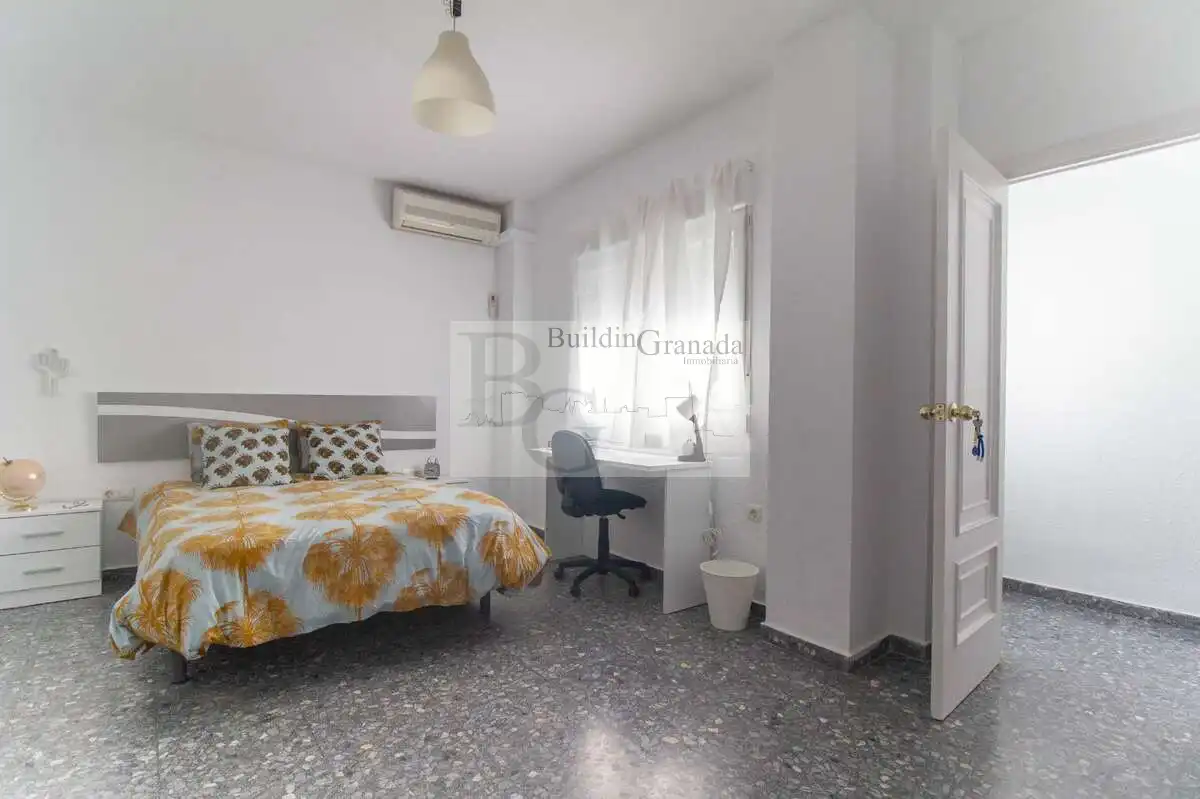 Habitación de Piso de alquiler en Granada con Calefacción, Terraza y Amueblado