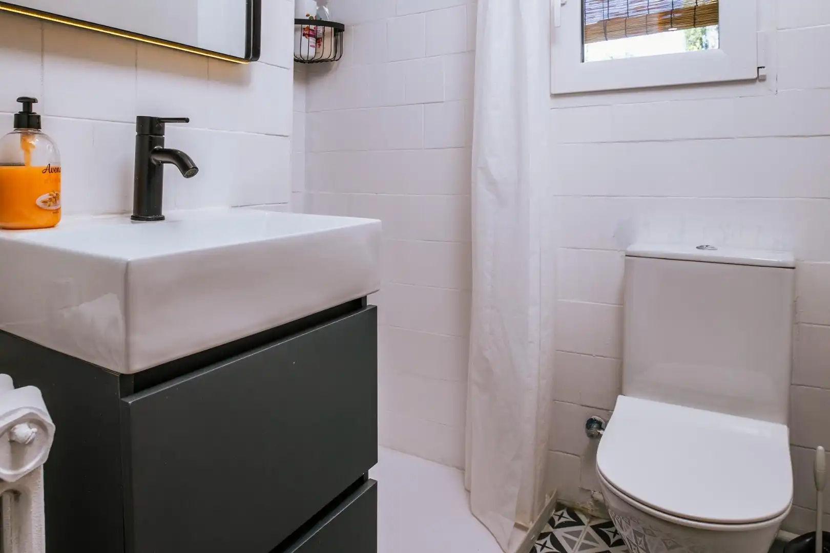 Badezimmer von Wohnung zum Verkauf in Sabiñánigo mit Heizung, Abstellraum und Möbliert