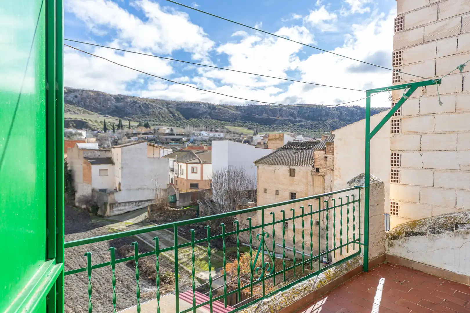 Vista exterior de Casa adosada en venta en La Peza con Balcón