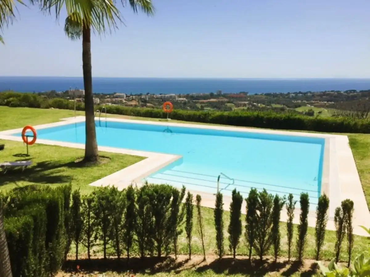 Piscina de Àtic en venda en Marbella amb Terrassa, Traster i Alarma
