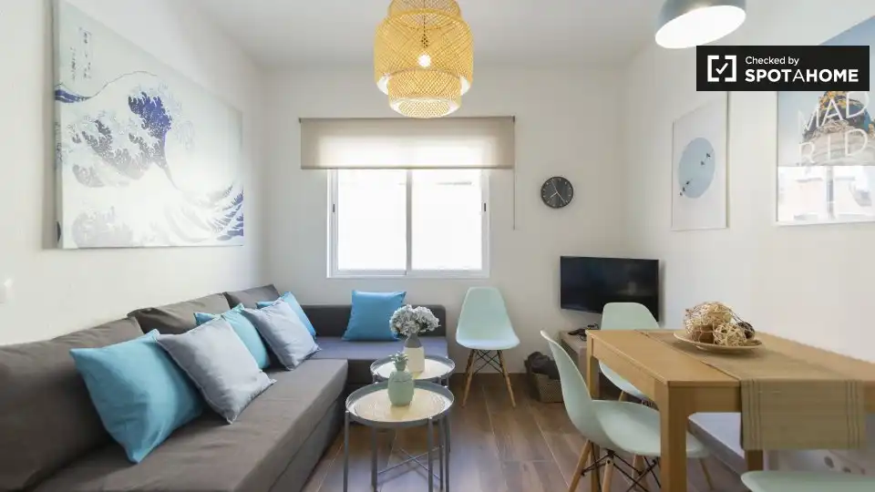 Living room of Flat for rent in Madrid  with Air Conditioner, Heating and Furnished