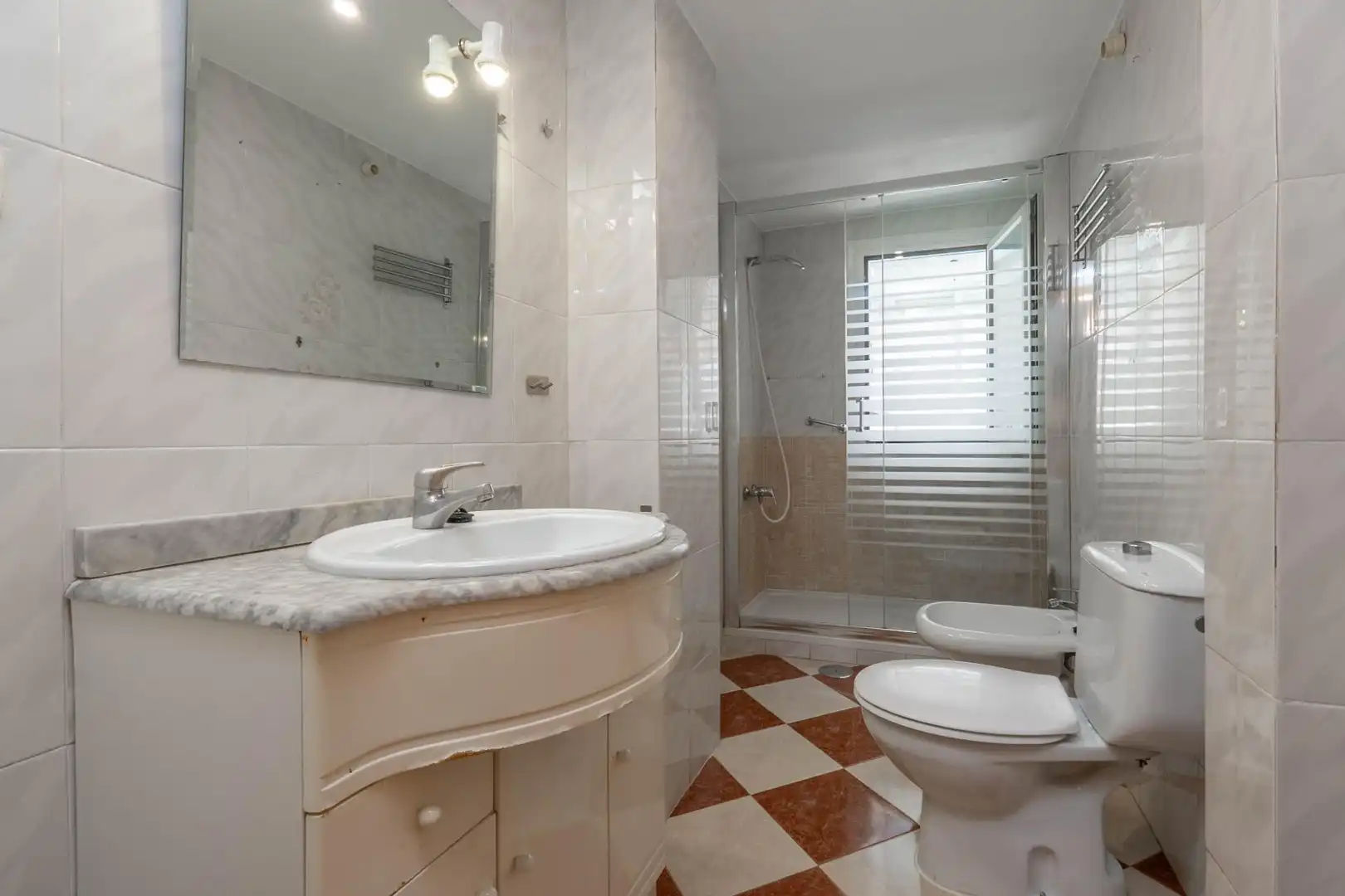 Badezimmer von Wohnung zur Miete in Granada mit Heizung und Möbliert