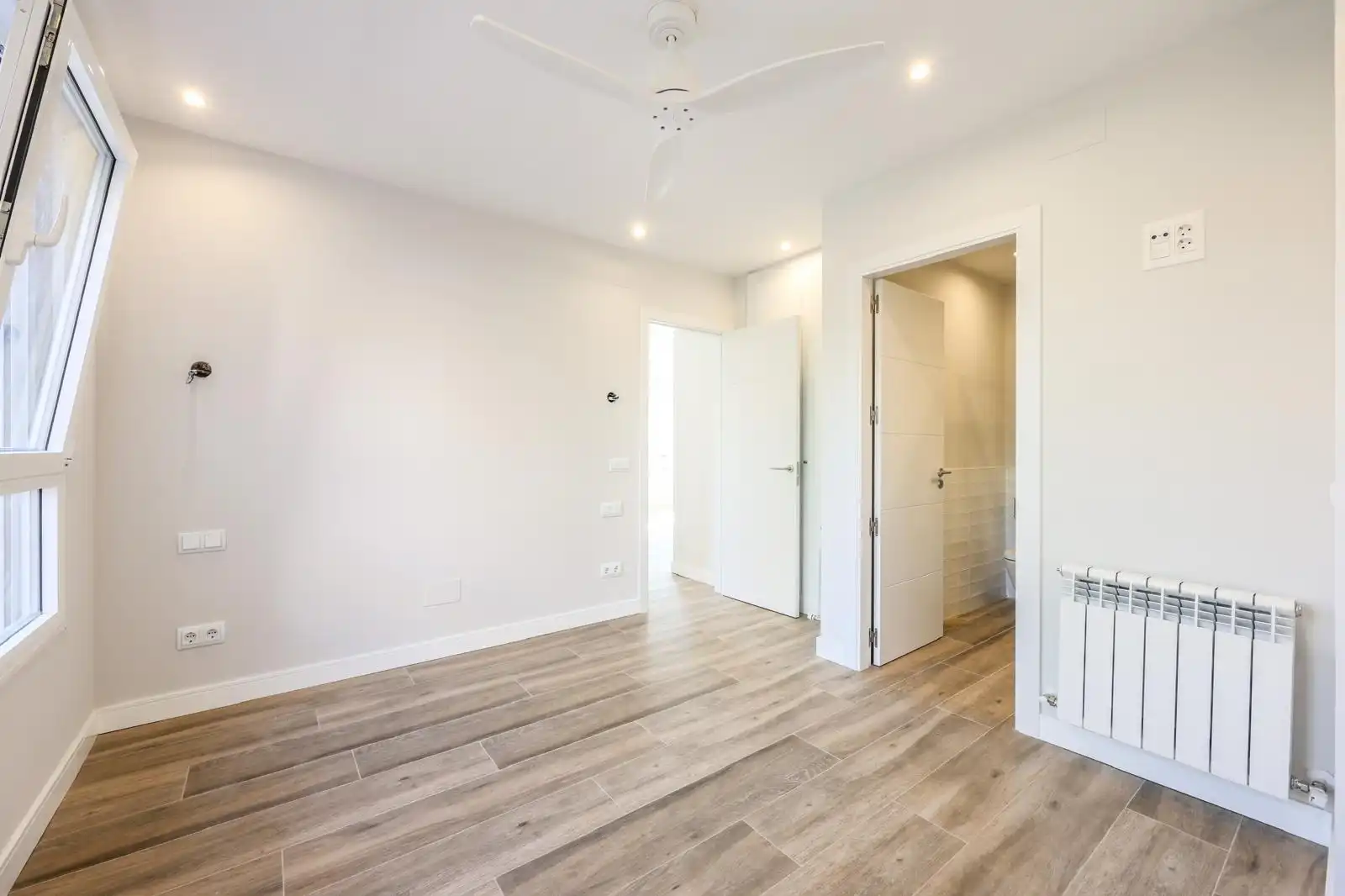 Bedroom of Flat for sale in Madrid  with Heating, Oven and Washing machine