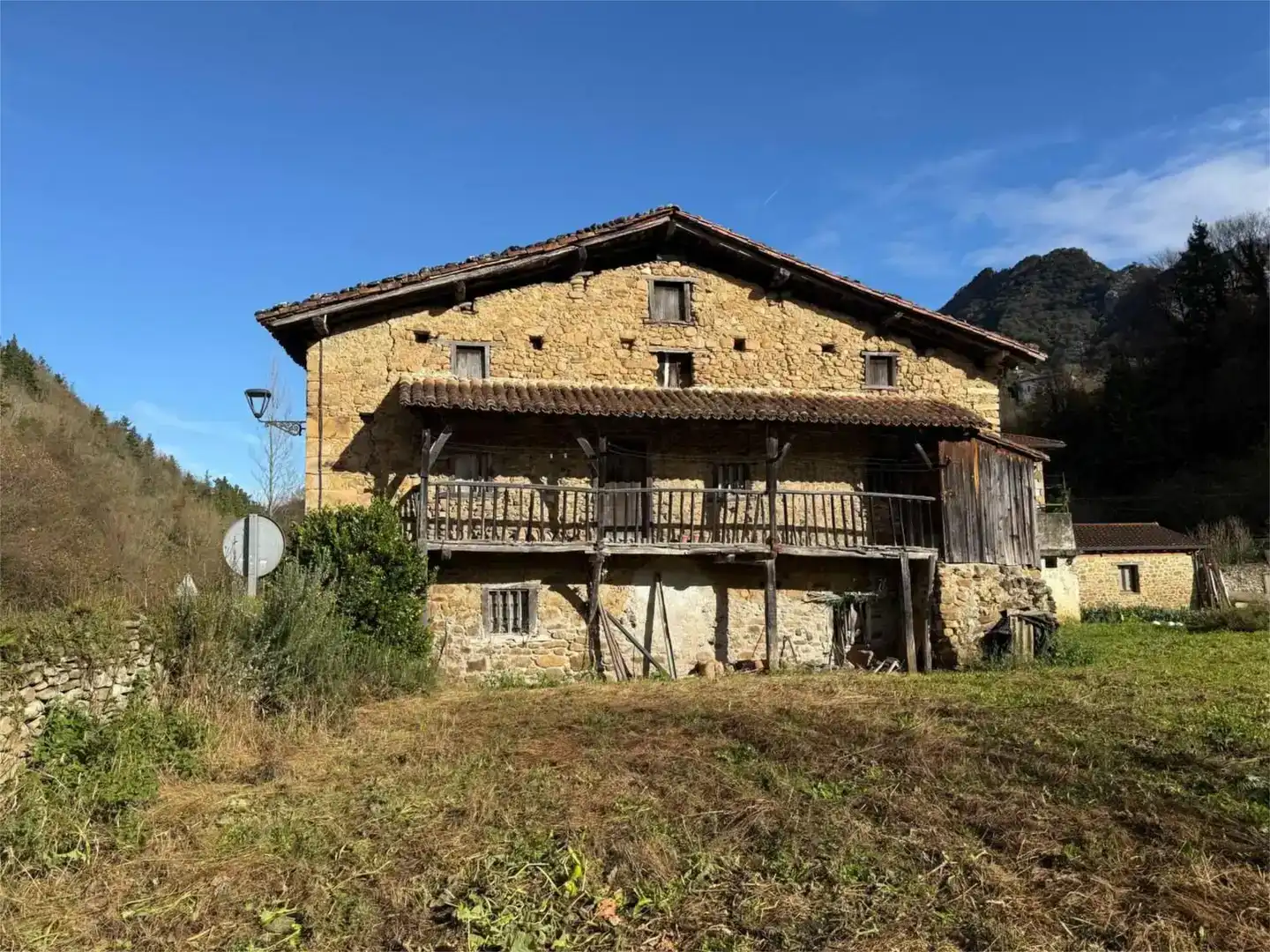 Vista exterior de Finca rústica en venda en Ataun amb Balcó