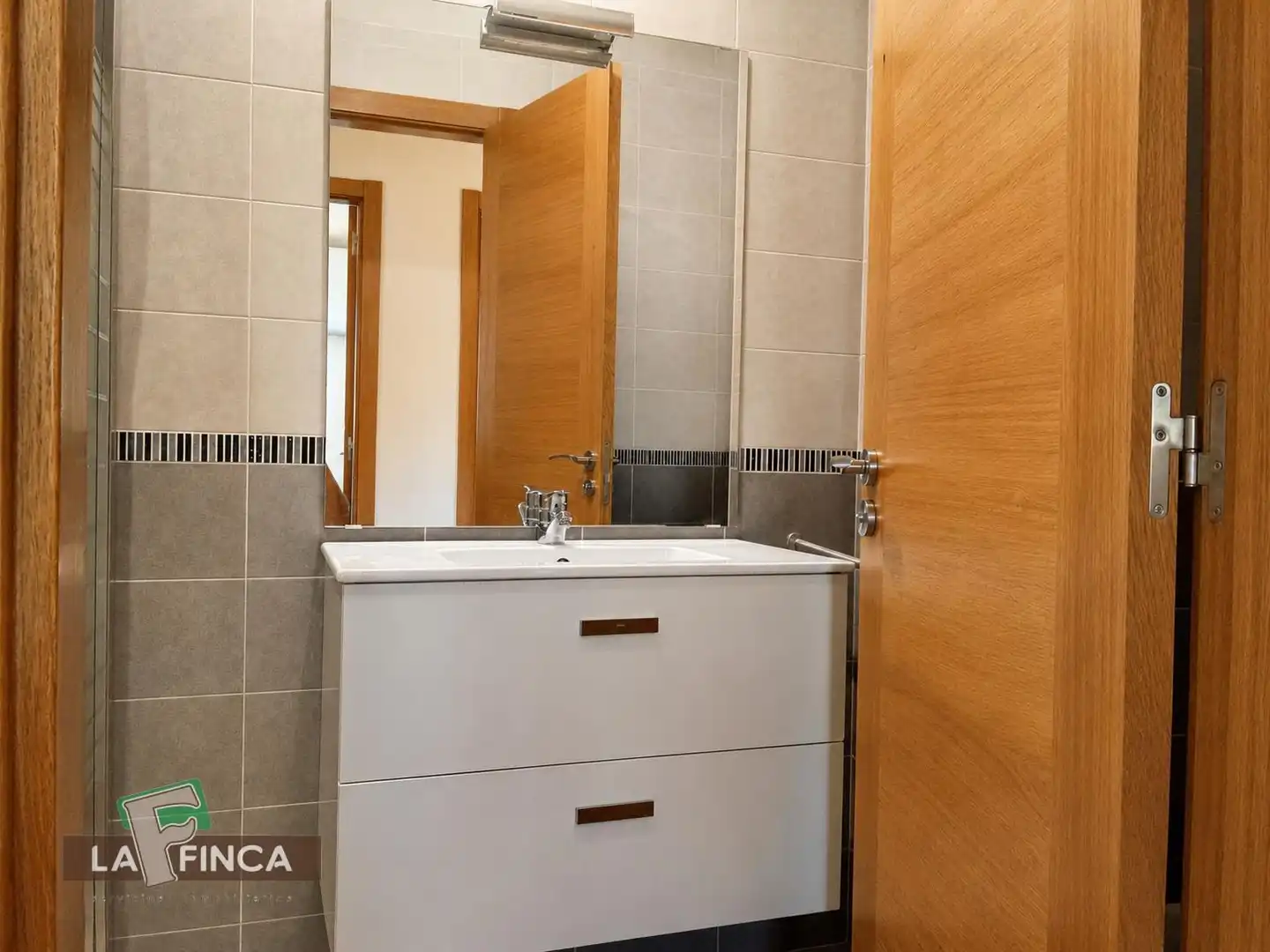 Badezimmer von Wohnung zum Verkauf in Oviedo  mit Heizung, Terrasse und Abstellraum