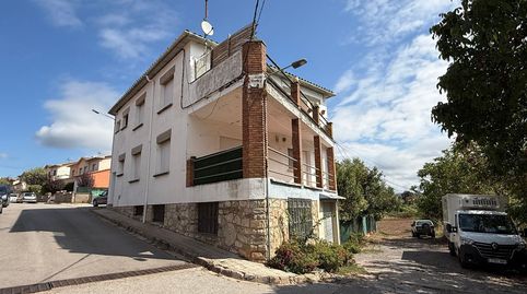 Casa independiente esquinera con dos viviendas, gran garaje, jardín y huerto en Moià