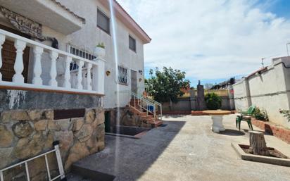 Vista exterior de Casa o xalet en venda en Palomeque amb Aire condicionat, Jardí privat i Piscina