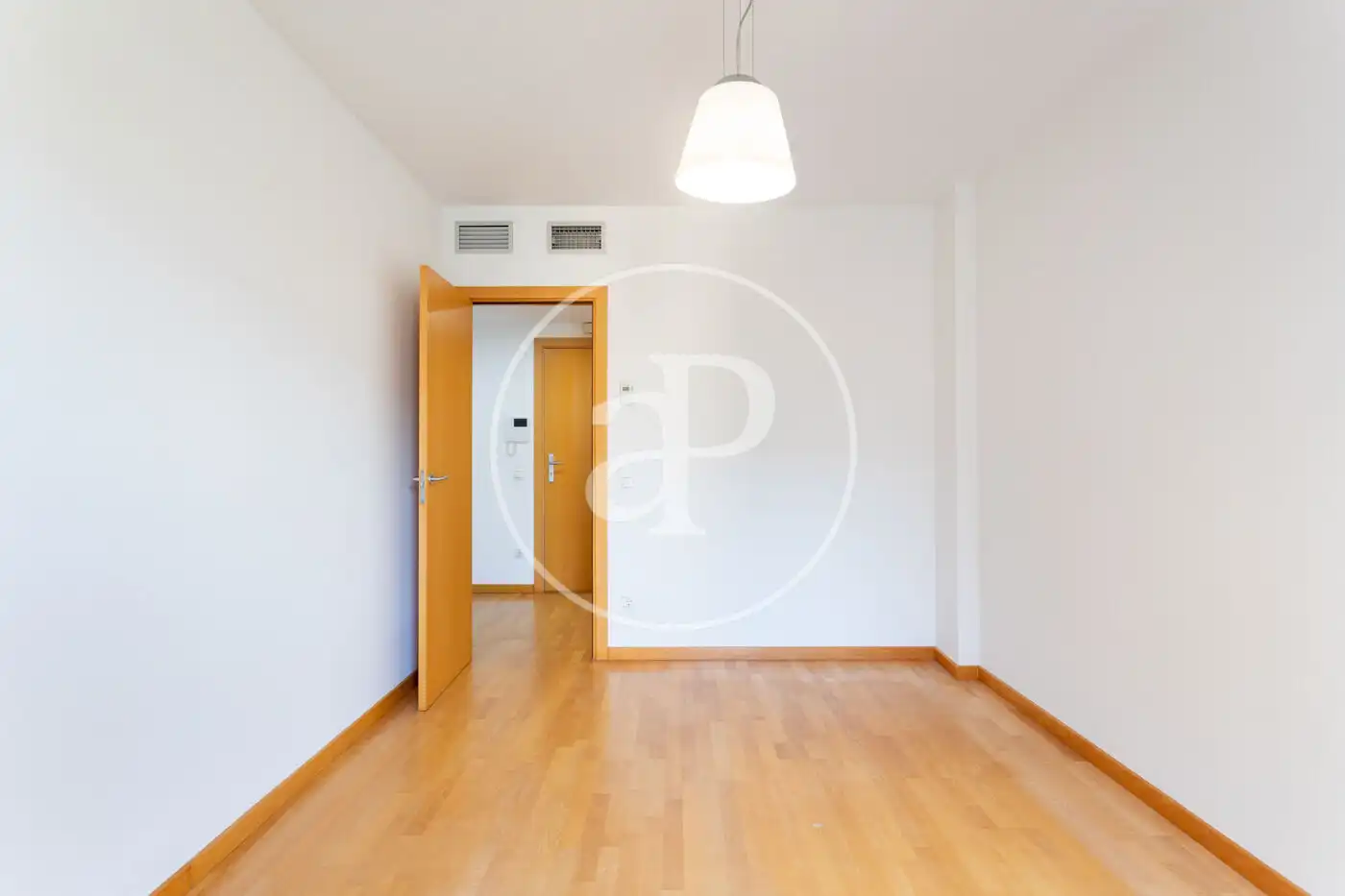 Wohnung zur Miete in Mataró mit Klimaanlage, Heizung und Terrasse