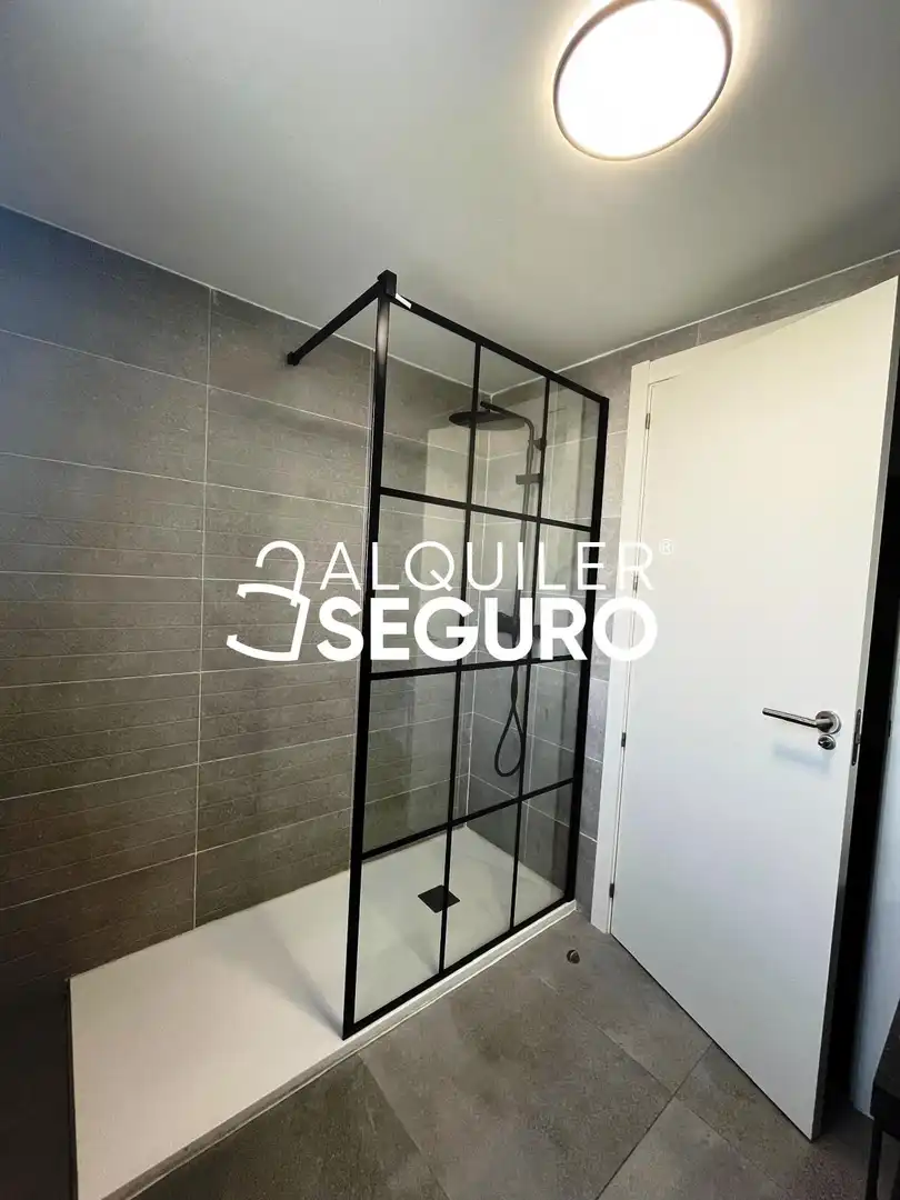 Bathroom of Flat for rent in Valdemoro  with Heating, Terrace and Storage room