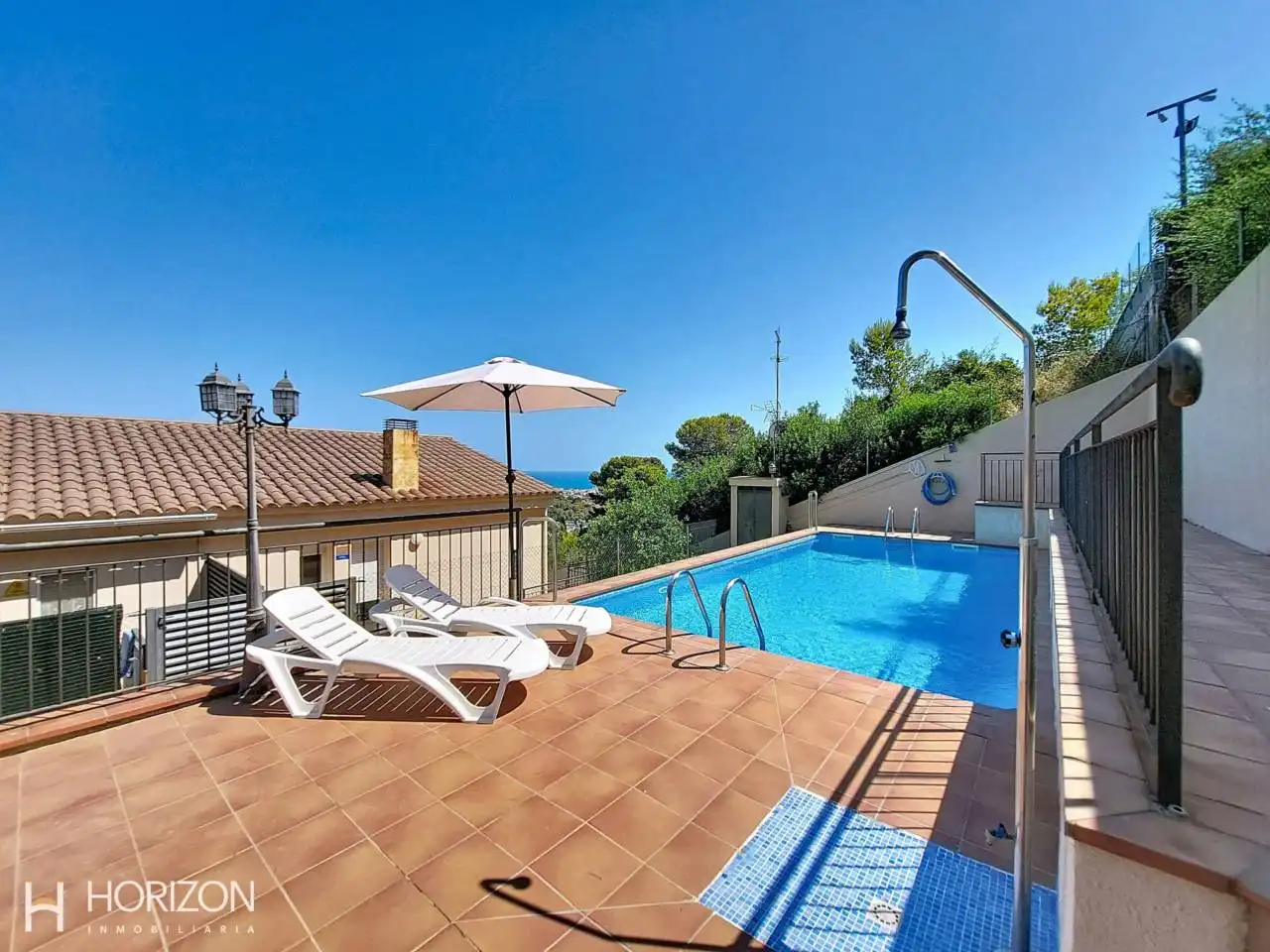 Piscina de Casa adosada en venta en Calafell con Aire acondicionado, Calefacción y Jardín privado