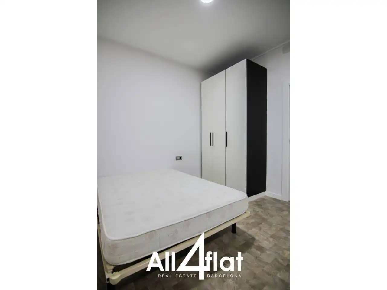 Habitación de Estudio de alquiler en Barcelona con Alarma