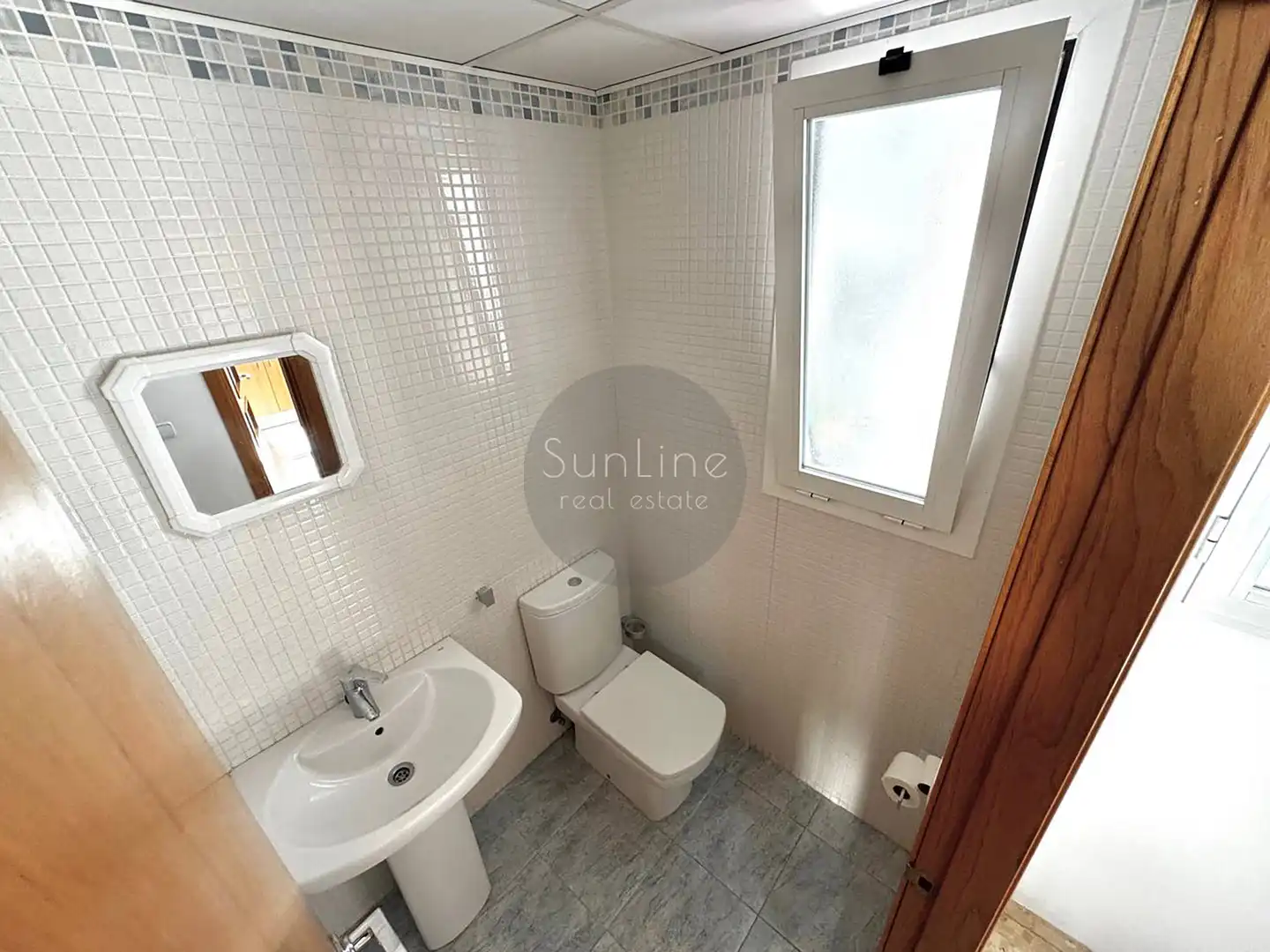 Badezimmer von Einfamilien-Reihenhaus zur Miete in Moncada mit Klimaanlage, Privatgarten und Terrasse