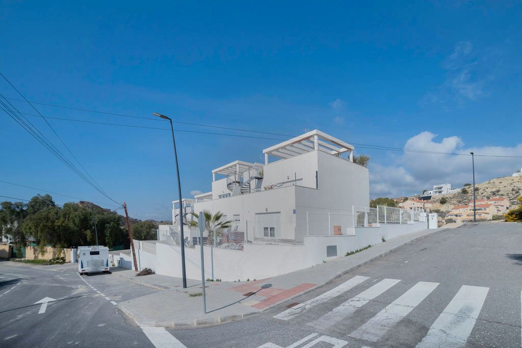 Vista exterior de Casa adosada en venda en Villajoyosa / La Vila Joiosa amb Piscina