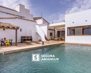 Vista exterior de Casa o xalet en venda en El Campillo (Huelva) amb Aire condicionat, Terrassa i Piscina