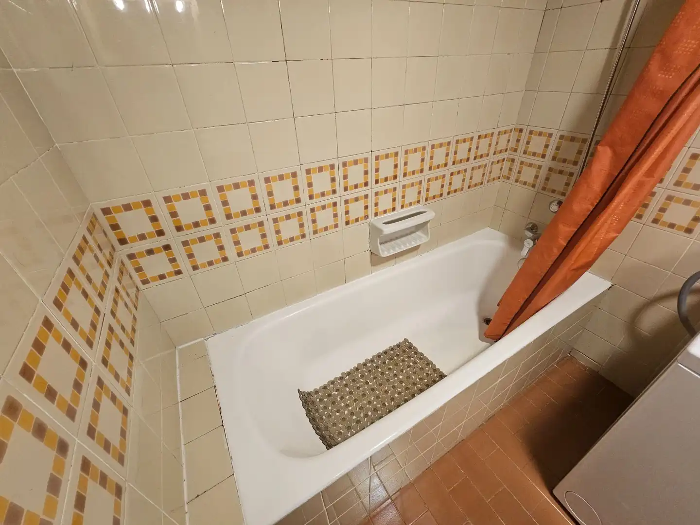 Bany de Apartament de lloguer en Madrid amb Aire condicionat, Calefacció i Terrassa