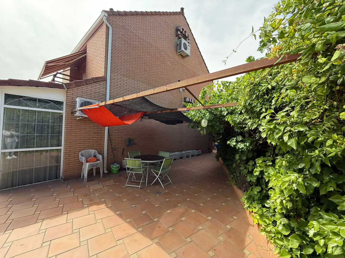 Terrassa de Casa adosada en venda en Móstoles amb Aire condicionat, Calefacció i Jardí privat