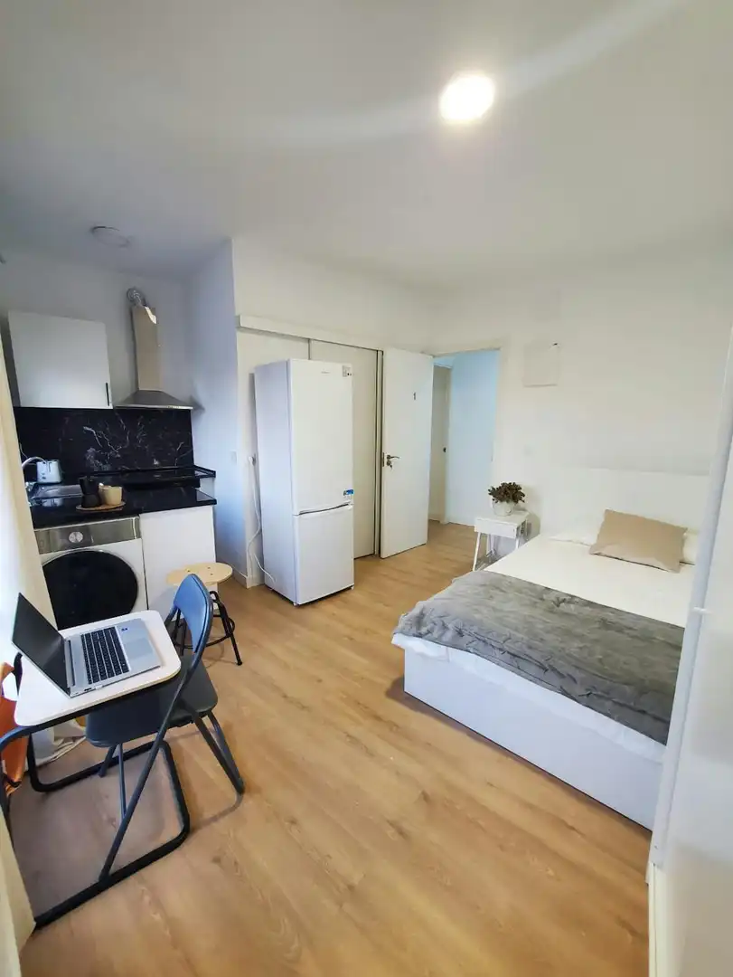 Schlafzimmer von Wohnung zur Miete in Madrid mit Klimaanlage, Heizung und Waschmaschine