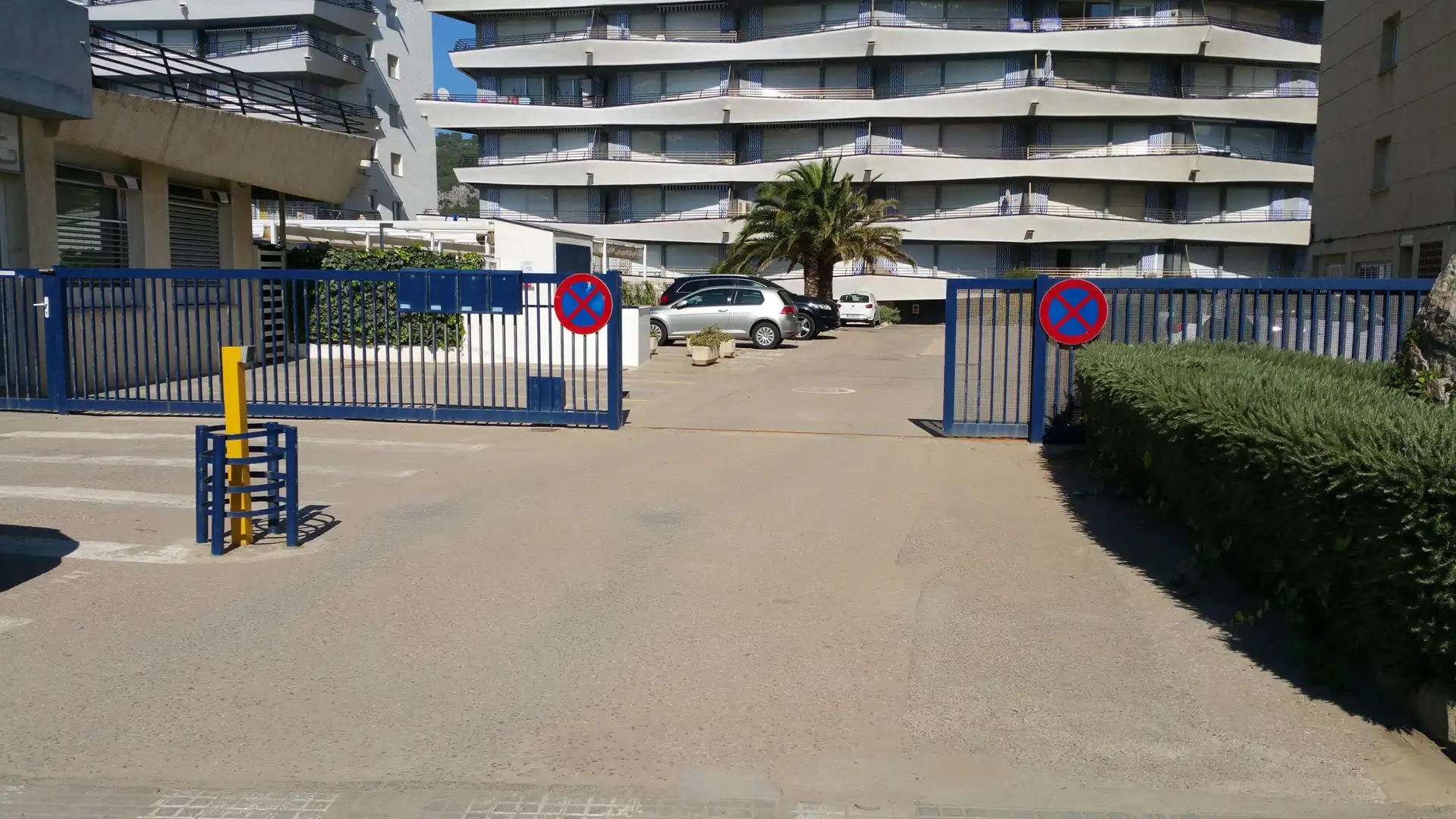 Parking de Piso en venta en L'Estartit con Terraza y Piscina comunitaria