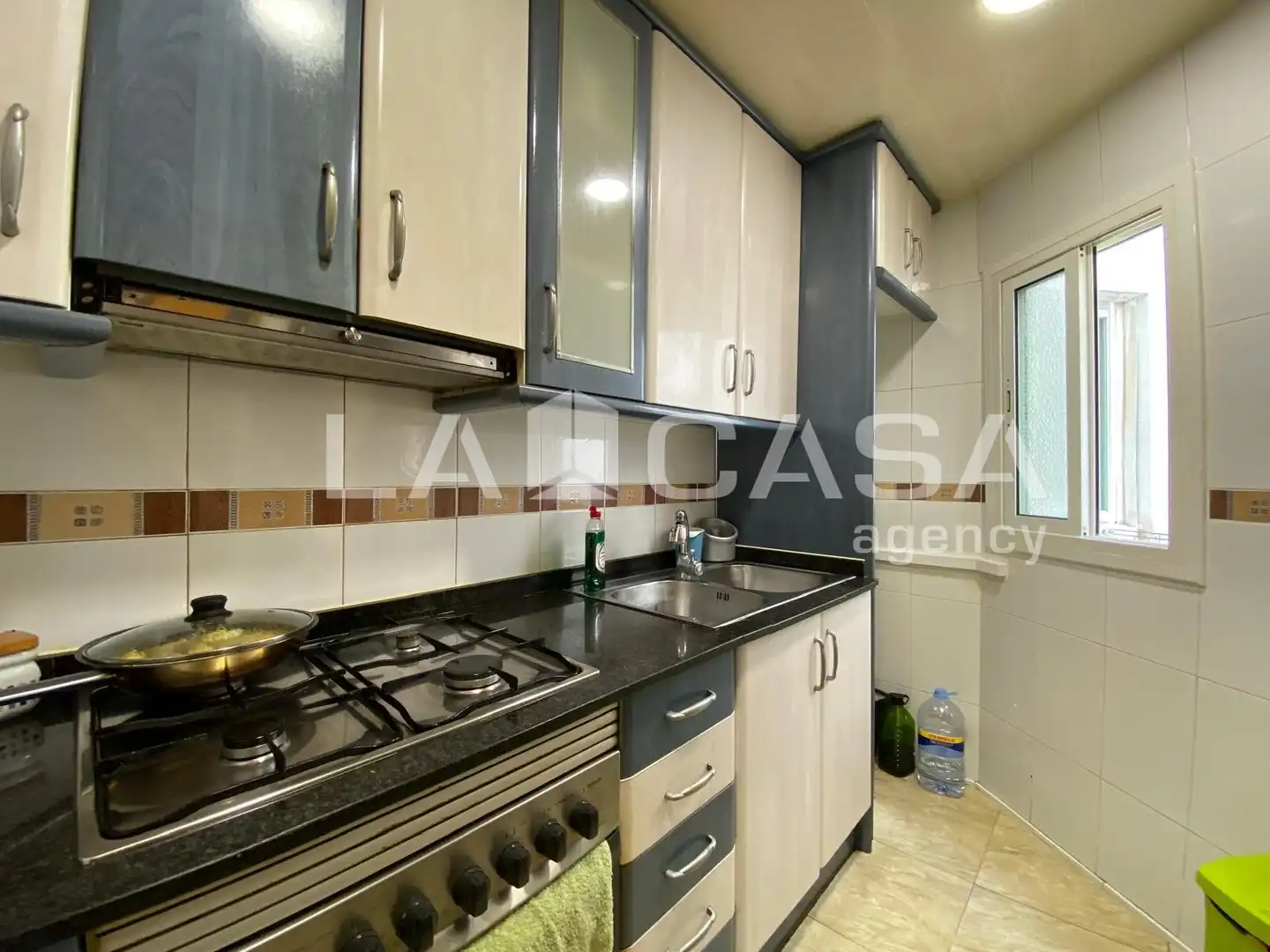 Cocina de Piso en venta en Santa Coloma de Gramenet