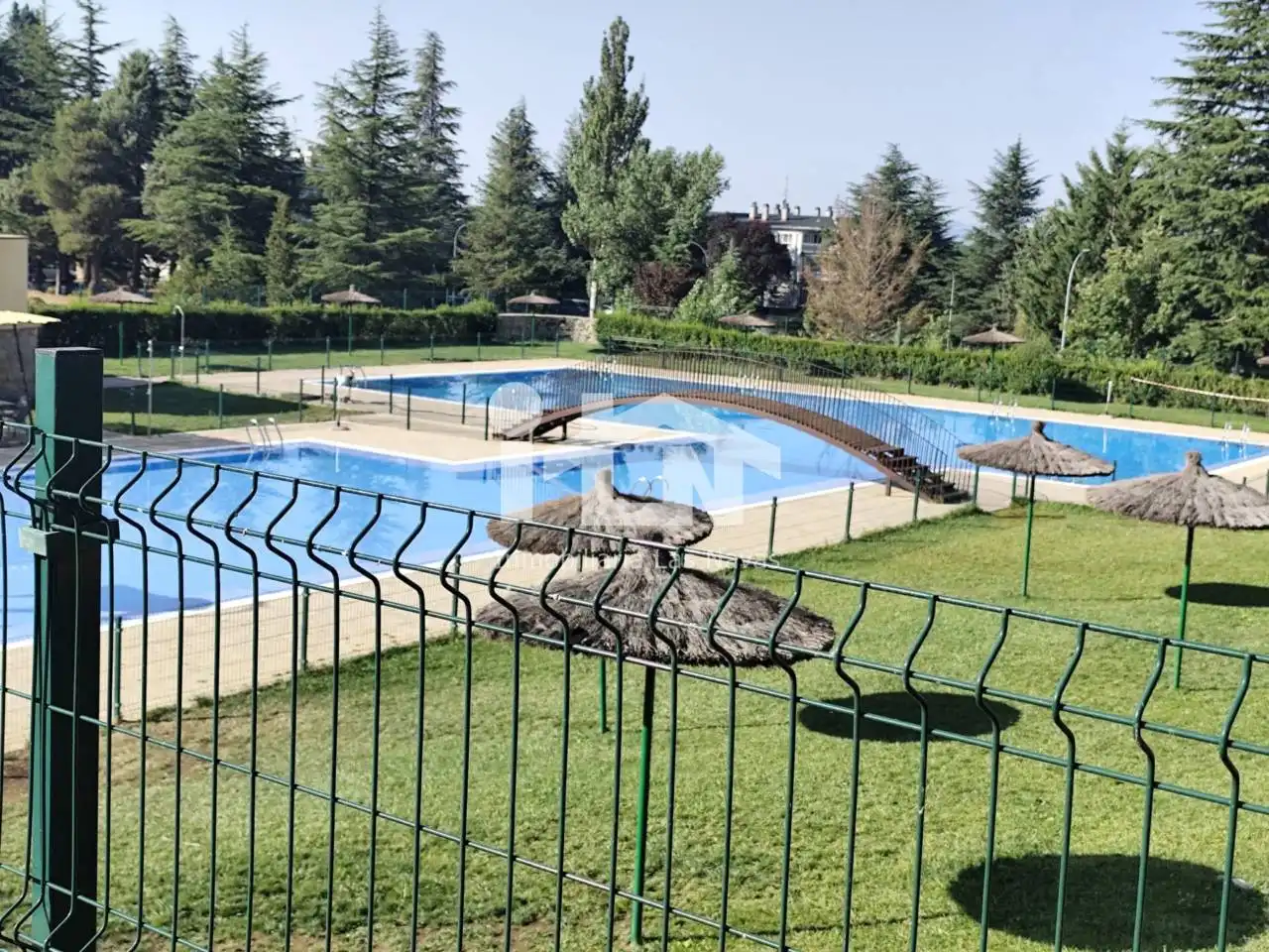 Swimming pool of Flat for sale in Las Navas del Marqués   with Heating, Terrace and Storage room