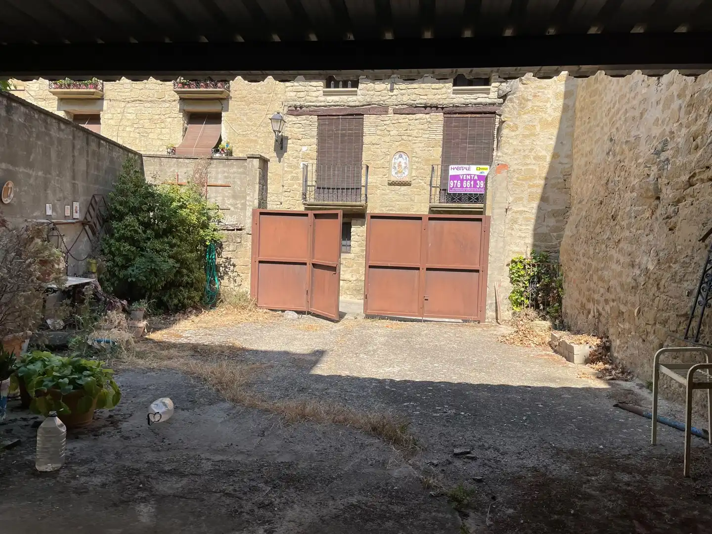 Parking de Casa adosada en venta en Uncastillo con Terraza, Trastero y Amueblado