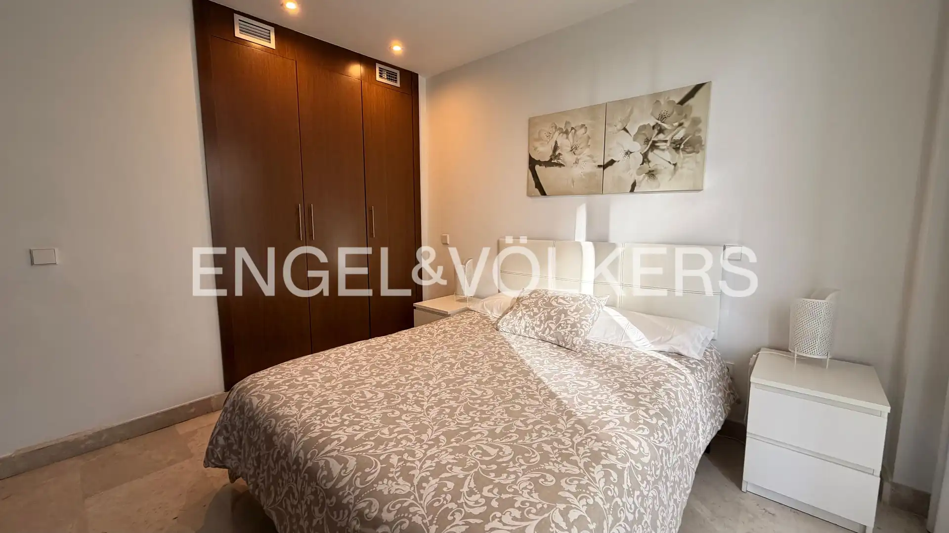 Habitación de Dúplex de alquiler en La Moraleja con Aire acondicionado, Calefacción y Jardín privado
