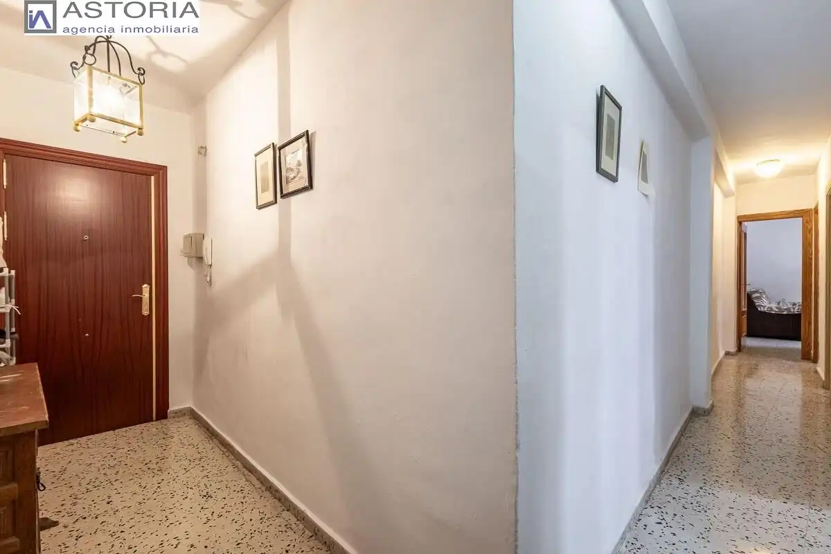 Wohnung zum Verkauf in Granada mit Möbliert und Balkon