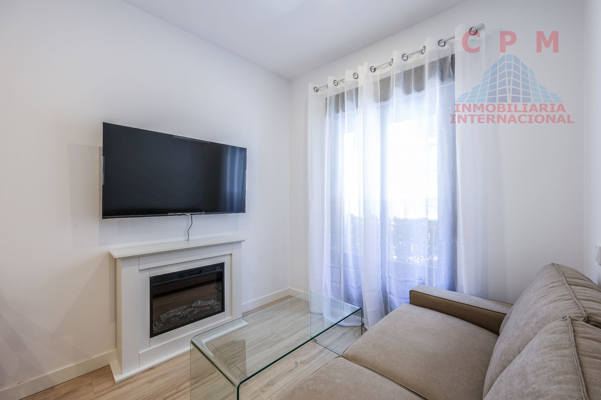 Living room of Flat to rent in  Madrid Capital  with Air Conditioner, Heating and Parquet flooring