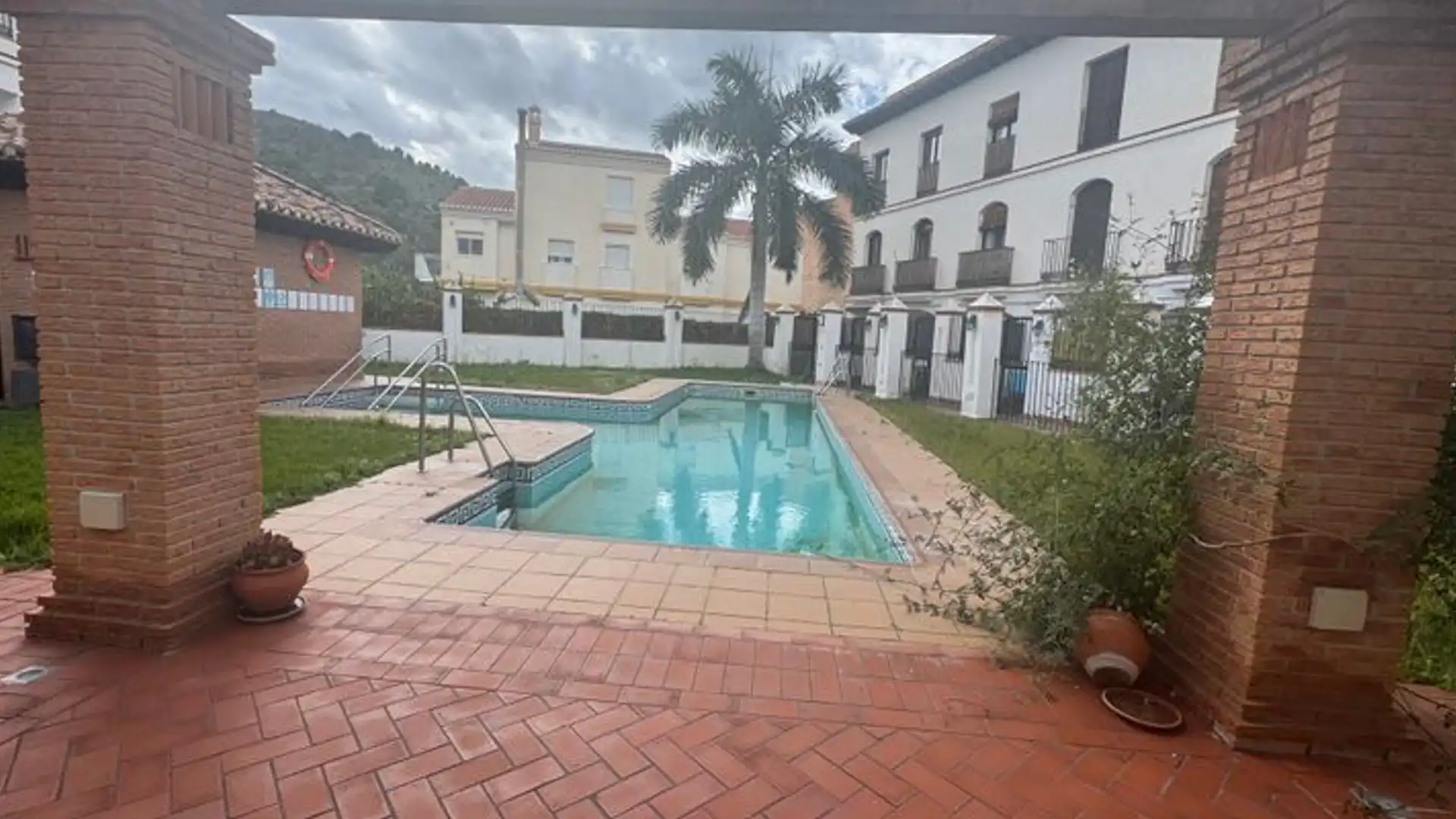 Piscina de Pis en venda en Vélez de Benaudalla amb Aire condicionat, Terrassa i Traster