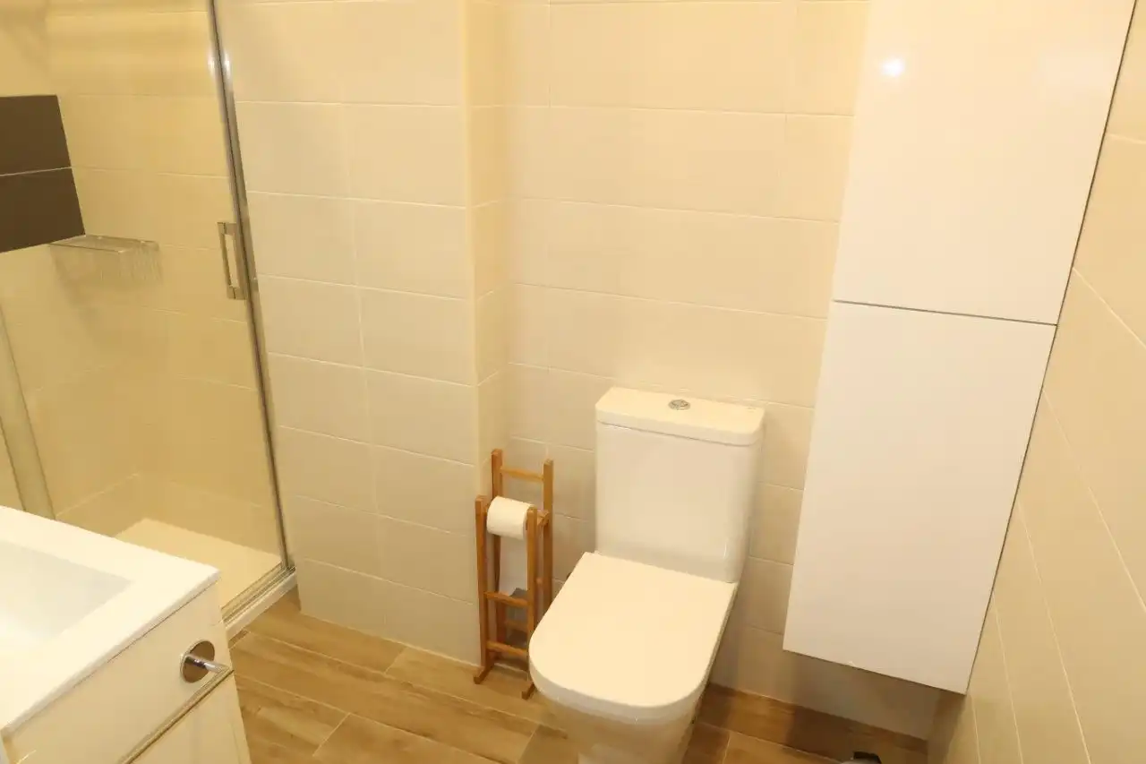 Bany de Pis en venda en A Coruña Capital  amb Aire condicionat, Calefacció i Parquet