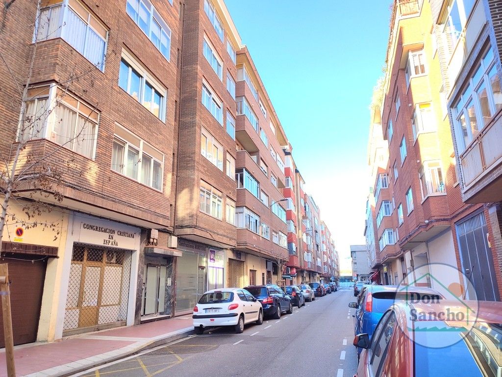 Exterior view of Flat for sale in Valladolid Capital  with Heating