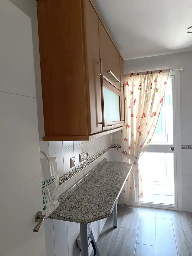 Cuina de Casa adosada de lloguer en Cáceres amb Calefacció, Terrassa i Traster