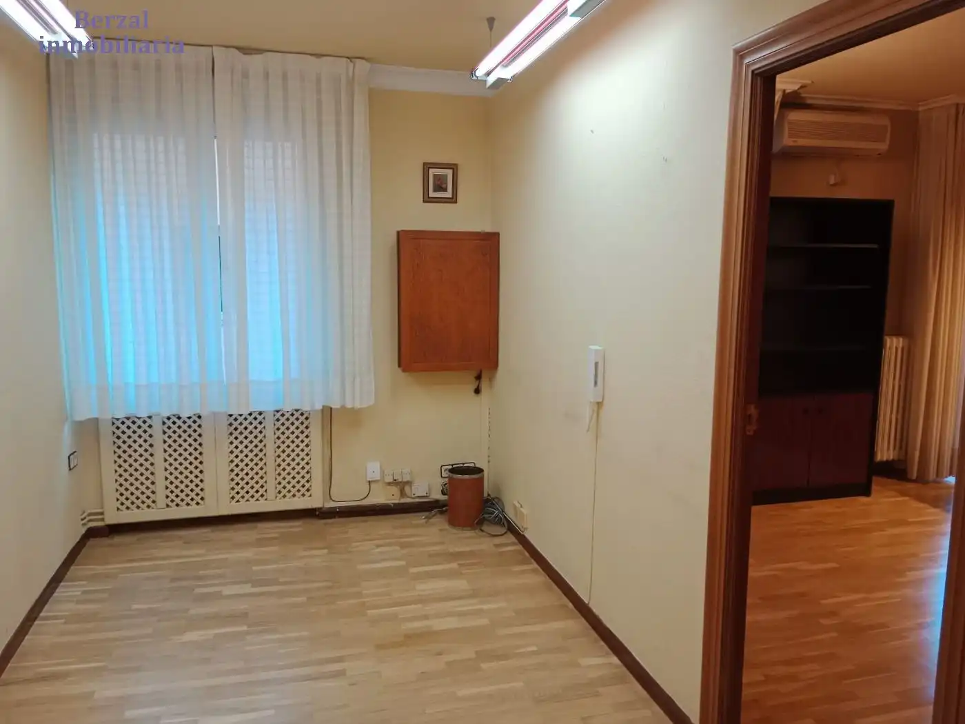 Office for rent in  Logroño  with Air Conditioner, Heating and Furnished