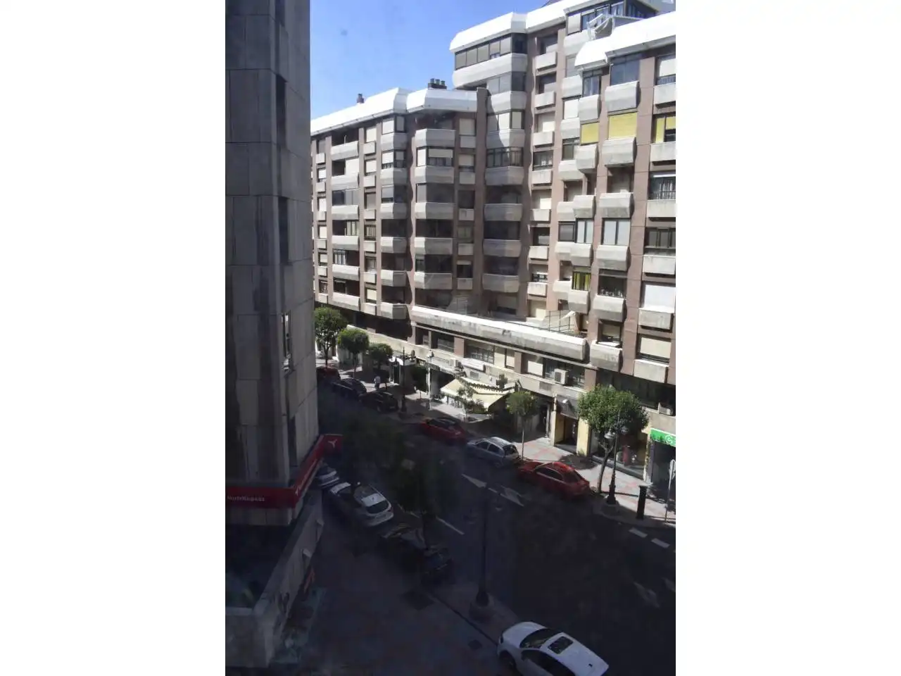 Vista exterior de Pis en venda en León Capital  amb Calefacció i Parquet