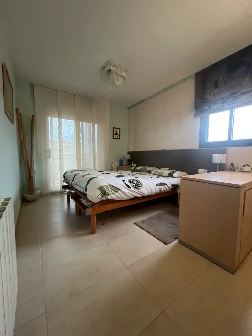 Schlafzimmer von Dachboden zum Verkauf in Salou mit Klimaanlage, Heizung und Privatgarten
