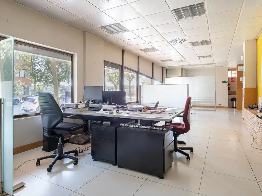 Commercial properties for rent in Pozuelo de Alarcón  with Air Conditioner and Heating